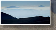 links Iztacc�huatl (5286 m), rechts Popocat�petl (5452 m)