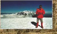 Gipfel; im Hintergrund Illimani (6462m), 2002
